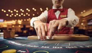 Pengguna membaca syarat bonus dengan teliti